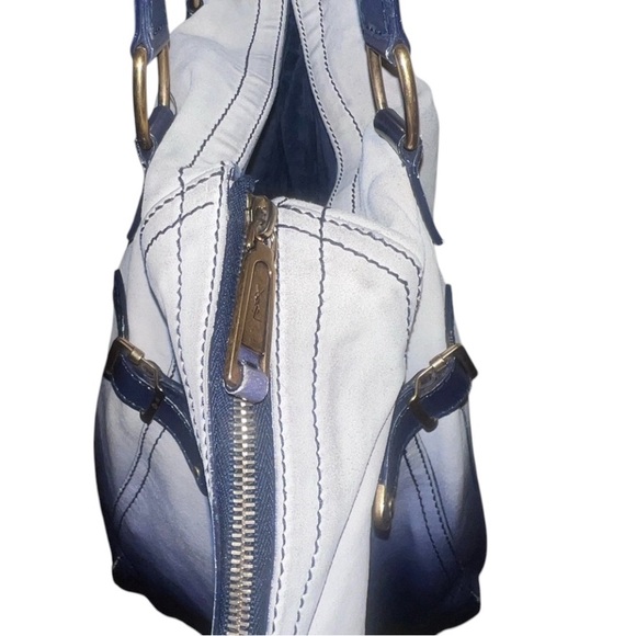 YVES SAINT LAURENT
Ombré Leather Downtown Tote - Picture 9 of 16